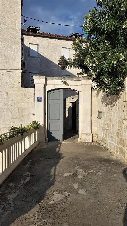 Πανσιόν Villa Moretti Τρογκίρ